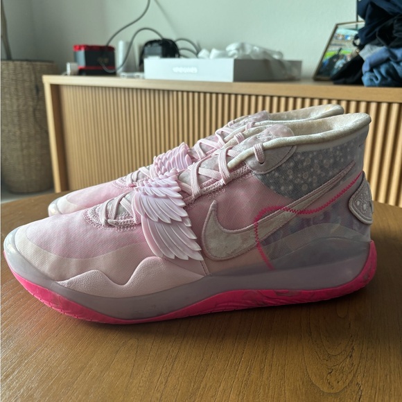 Nike Women's Pink Winged Athletic Shoes - Picture 1 of 5